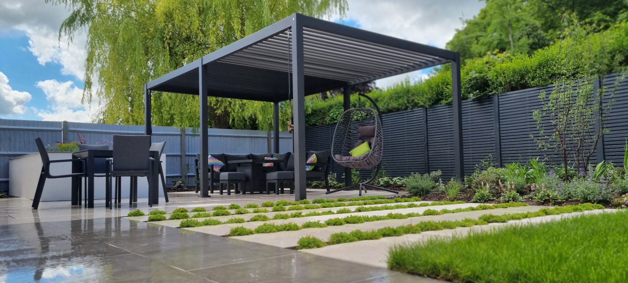 Louvered pergola 