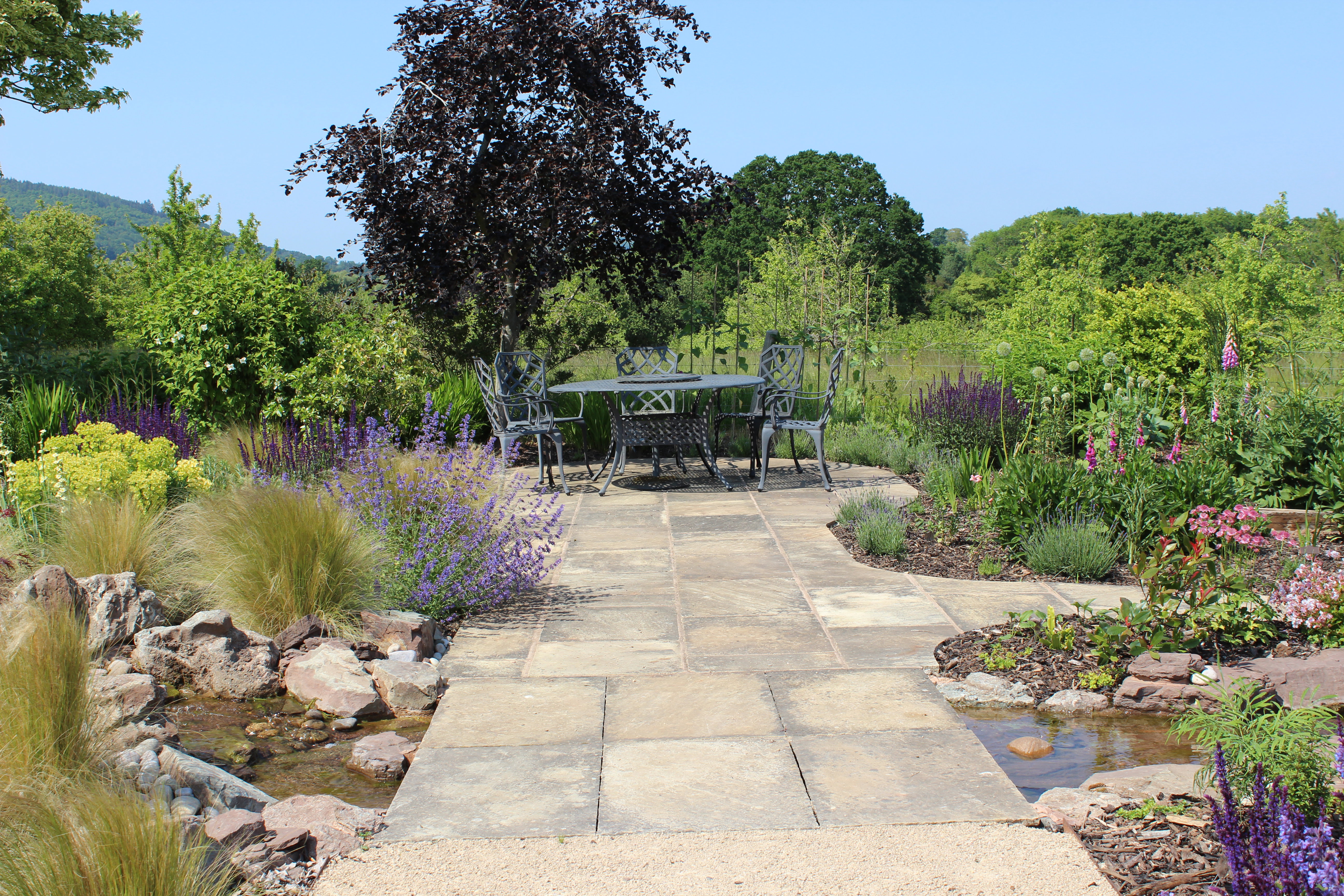 Small Seating Area, borrowed Landscape