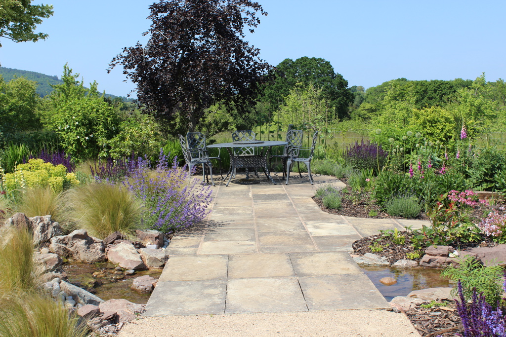Small Seating Area, borrowed Landscape