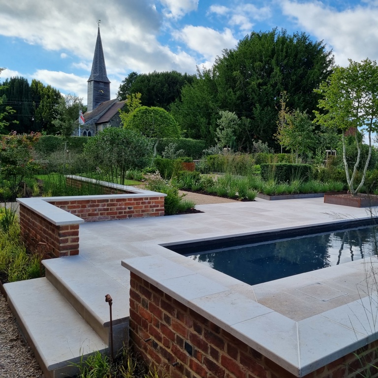 A Contemporary Elizabethan-Inspired Garden 