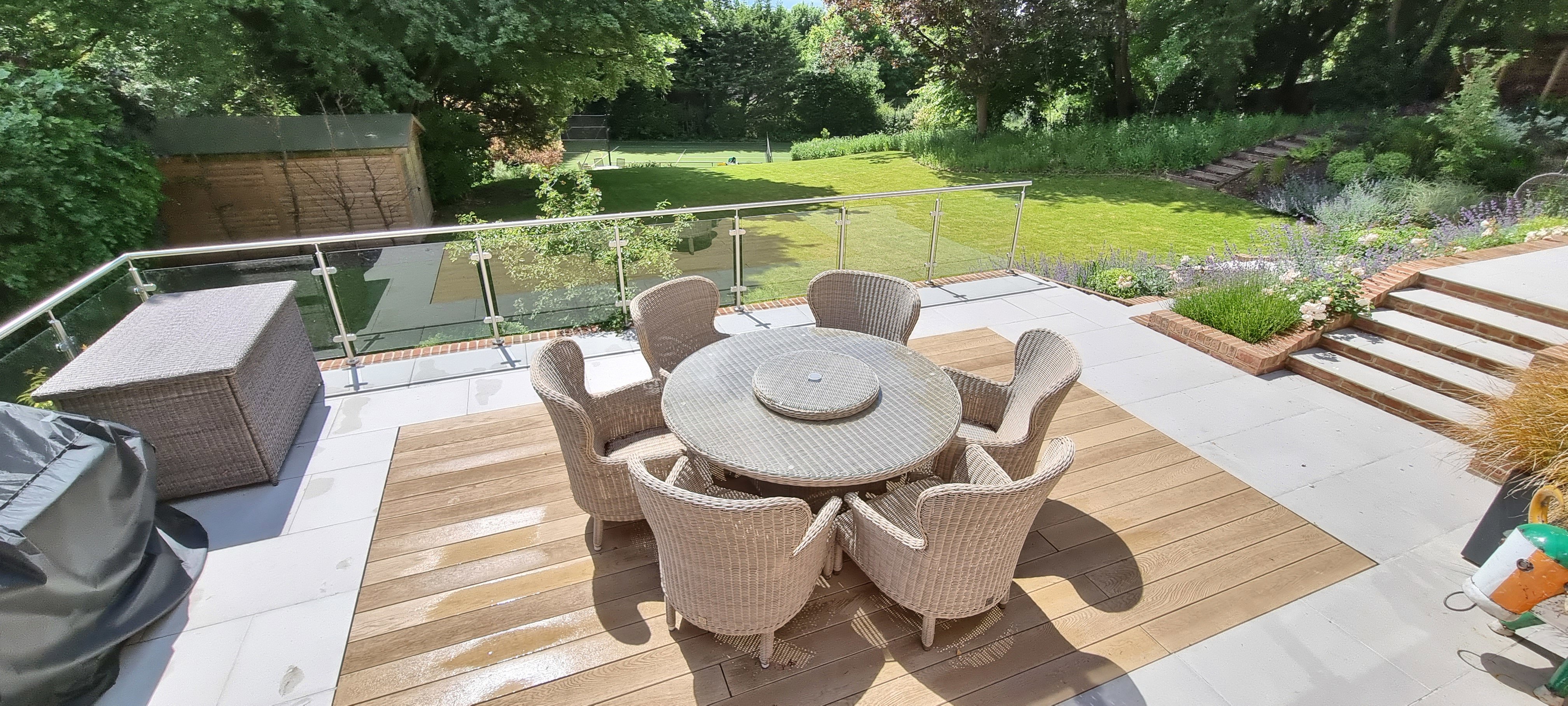 Outdoor kitchen area