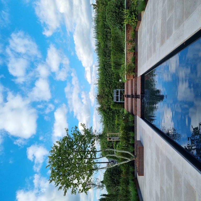 A Contemporary Elizabethan-Inspired Garden 