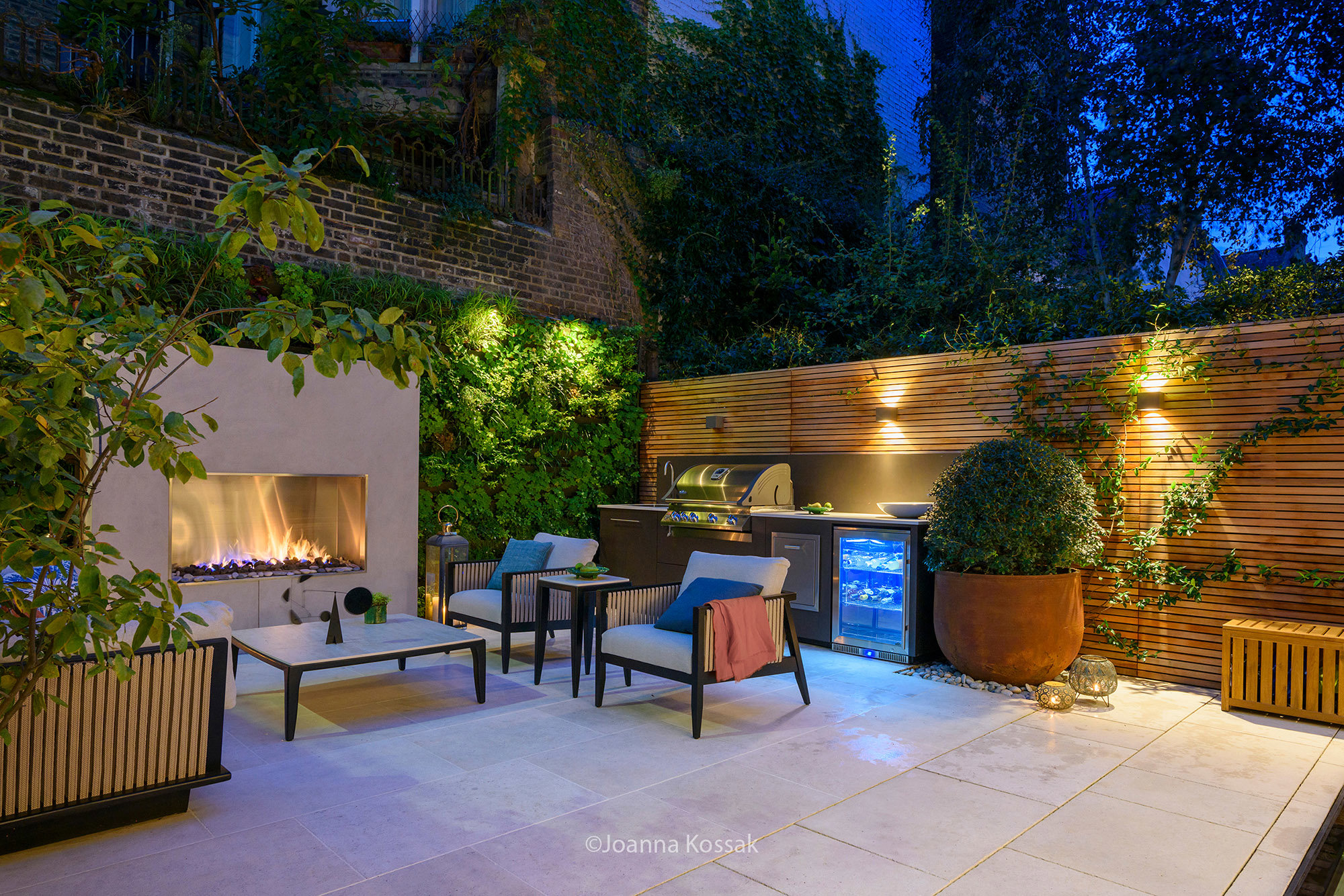Contemporary Kensington Courtyard